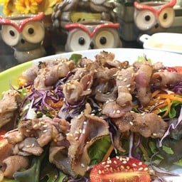 สลัดเนื้อโคขุนย่าง