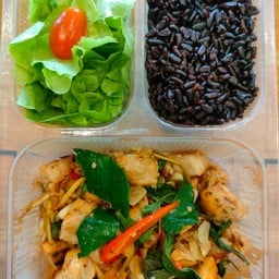 ข้าวไรซ์เบอร์รี่ผัดฉ่าอกไก่