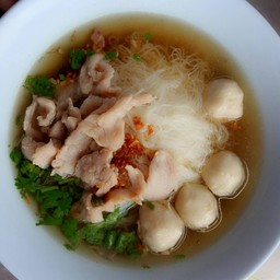 ก๋วยเตี๋ยวลูกชิ้น+หมูหมัก พิเศษ