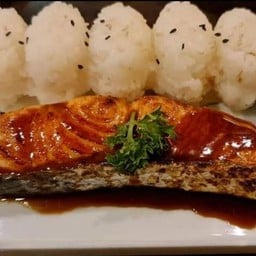 ข้าวแซลมอนย่าง