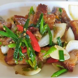 หมูกรอบผัดพริกสด