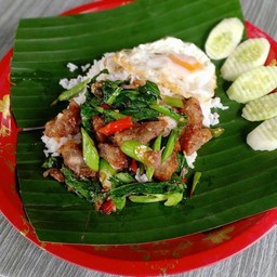 ข้าวคะน้าหมูกรอบ