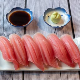 Tuna sushi set