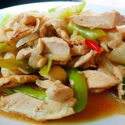 ผัดพริกหยวกหมูราดข้าว
