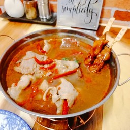 เสริฟ์​พร้อมหมูสไลด์​ เลือด​ ไก่ย่างเตาถ่านดับเผ็ด​ ทั้งซ่าทั้งแซ่บ