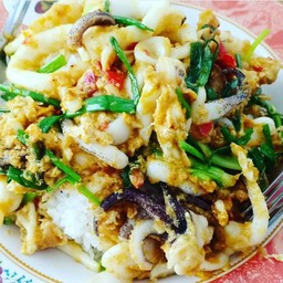 หมึกผัดผงกระหรี่