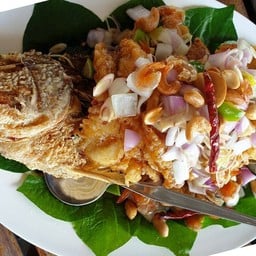 เมี่ยงปลากระพงทอด