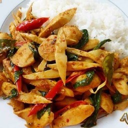 ผัดเผ็ดหน่อไม้ ราดข้าว