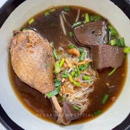 ก๋วยเตี๋ยวน่องเป็ดตุ๋น