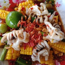 ตำข้าวโพดปลาหมึกหนวดขาเลาะ