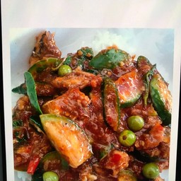 ผัดพริกแกงปลากระป๋อง