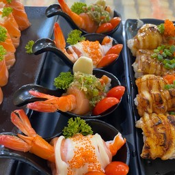 แซลมอนโรลกุ้งแซ่บ