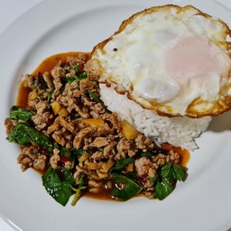 ข้าวกระเพราเนื้อสับ