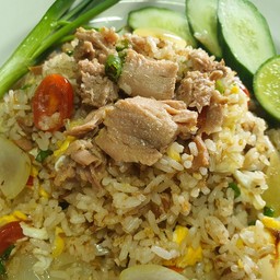 ข้าวผัดทูน่าพริกสด