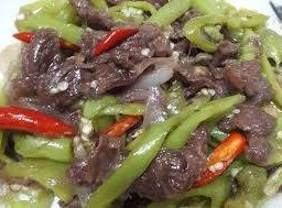 ผัดพริกหยวกเนื้อราดข้าว