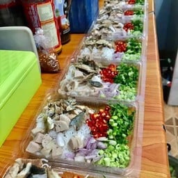 ยำขนมจีนรสเด็ด