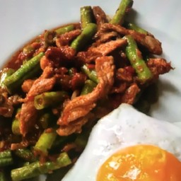 ผัดพริกแกงเนื้อ