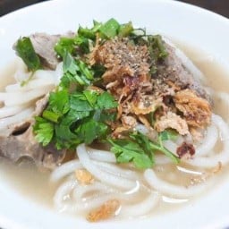 ร้านข้าวเปียกเส้นยายผา หน้า อัยการ