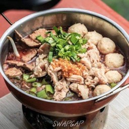 ก๋วยเตี๋ยวเรือตะแคงหม้อซด สูตรต้นตำหรับ อร่อยไม่ต้องปรุง