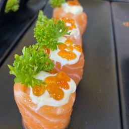 แซลม่อนกุหลาบ