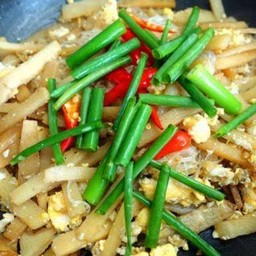 หน่อไม้ผัดไข่ใส่วุ้นเส้น