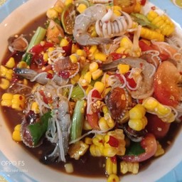 ตำข้าวโพดรวมทะเล+เส้นขนมจีน