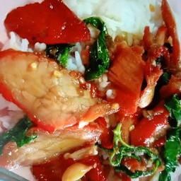 ข้าวกระเพาหมูแดงพิเศษ
