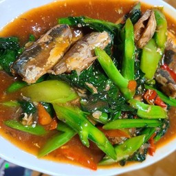 คะน้าปลากระป๋อง