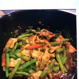 ผัดพริกแกงไก่