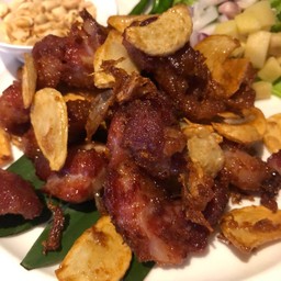 แหนมซี่โครงอ่อนทอดกระเทียม