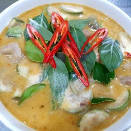 แกงเขียวหวานไก่ ใส่มะเขือเปราะ