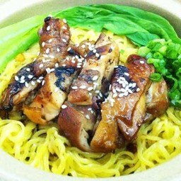 บะหมี่เหลืองแห้งไก่ย่างซอสสุลต่าน