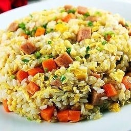 ข้าวผัดไส้กรอกจีน