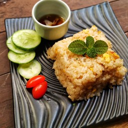 ข้าวผัดแซลมอน