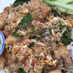ข้าวกะเพราคลุกหมู