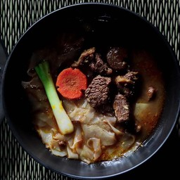 ก๋วยเตี๋ยวเนื้อตุ๋น