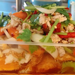 ยำไข่ดาวหมูสับ