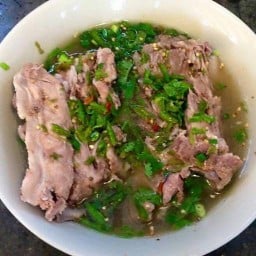 ร้านก๋วยเตี๋ยวหมูต้มยำตำลึงนายเอก สาขาโรงเรียนวัดศาลาแดง