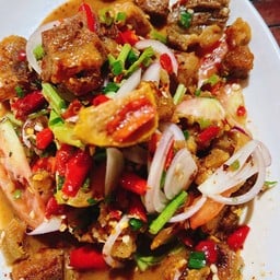 ยำหมูกรอบ