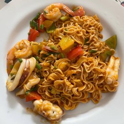 มาม่าผัดไข่เค็มทะเล