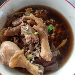 ก๋วยเตี๋ยวไก่กองดินข้างวัดใหม่