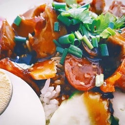 ข้าวหมูแดงหมูกรอบรวมมิตร