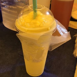 ร้านลุง อะโวคโดปั่นนมสด มะพร้าวปั่นนมสด