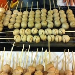 ร้านลูกชิ้นปิ้งนิกุby บอลนักร้องสเรต