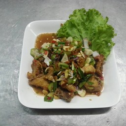 ยำปลาสลิดทอด