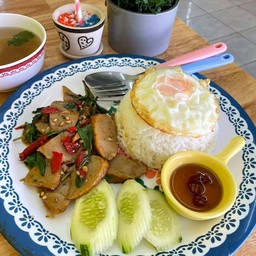 อมยิ้ม ก๋วยเตี๋ยวหมูต้มยำน้ำข้น