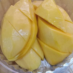 มะม่วงปอกเปลือก 2 ลูก 2 Mangos Ready To Eat