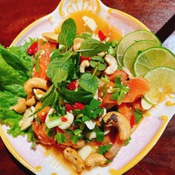 ยำแซลมอน