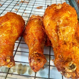 น่องไก่ทอด  3 น่อง  90 บาท