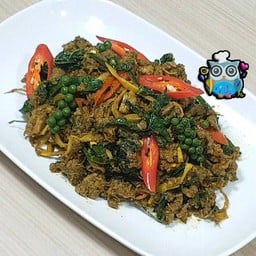 ผัดพริกแกงนก ราดข้าว